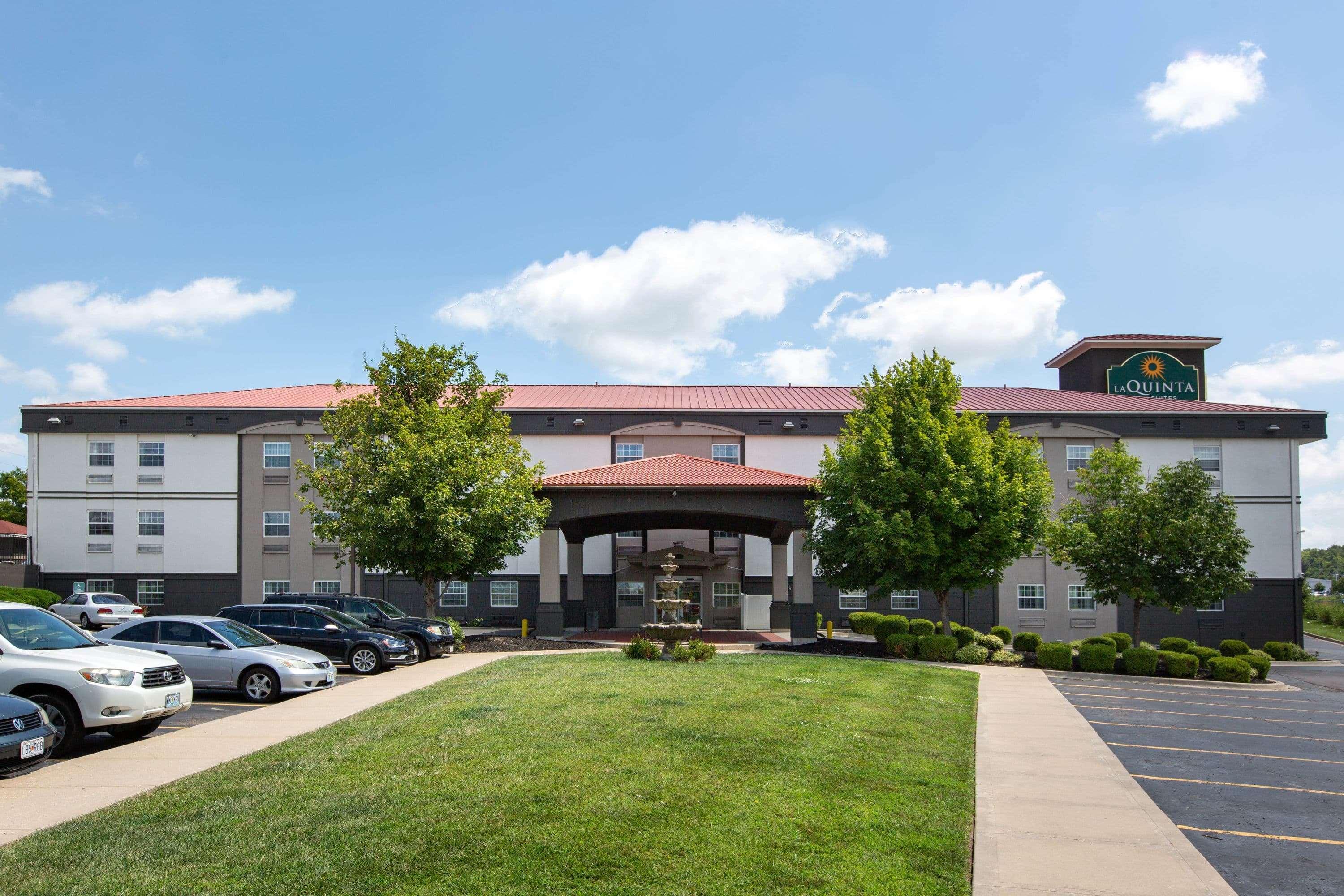 La Quinta By Wyndham Blue Springs Hotel Exterior photo